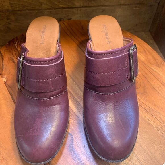 Easy Spirit womens heeled slipons.  Inv 5487a - Picture 1 of 6